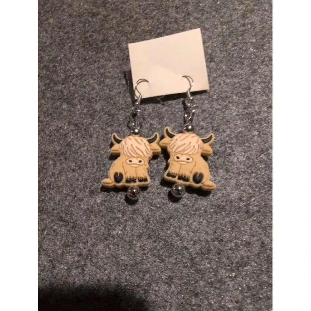 Highland cow dangle earrings. Nickle free hooks